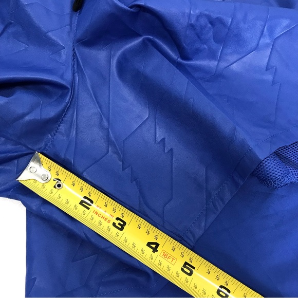 Nike | Blue Textured Shorts with pockets.  Size Large - Picture 12 of 13